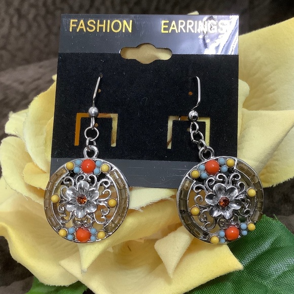 New Silver Tone Vintage Style Dangling Fashion Earrings - Picture 2 of 5
